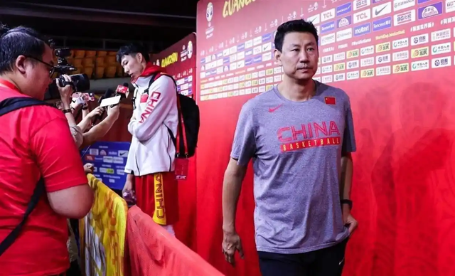开云官网-杨毅评当年CBA假球：李春江被上海队球员做掉，李楠成为牺牲品